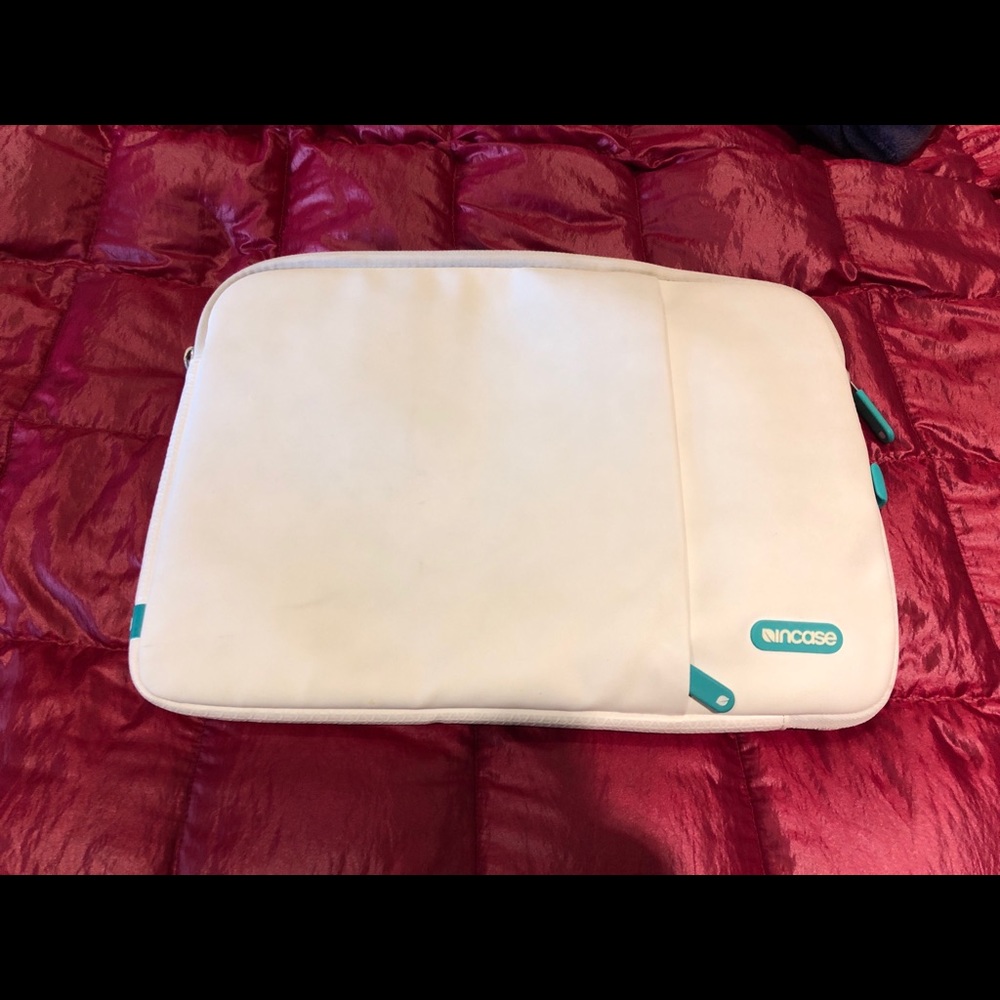 Incase 13in laptop case